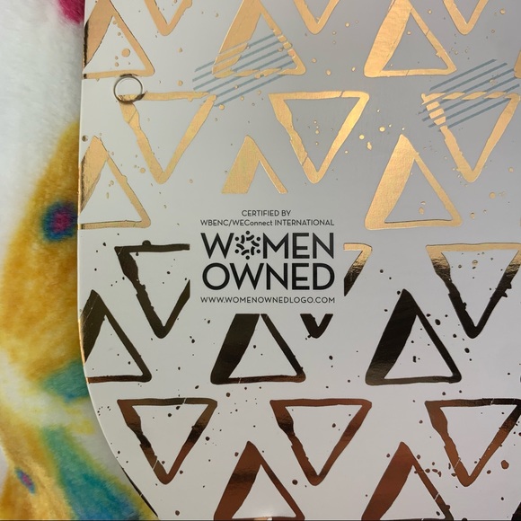 Women Owned Butterfly Vevet Plush Throw Blanket - Picture 4 of 4